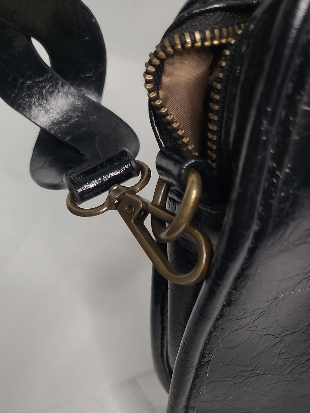 Black braided strap crossbody - Picture 3 of 4